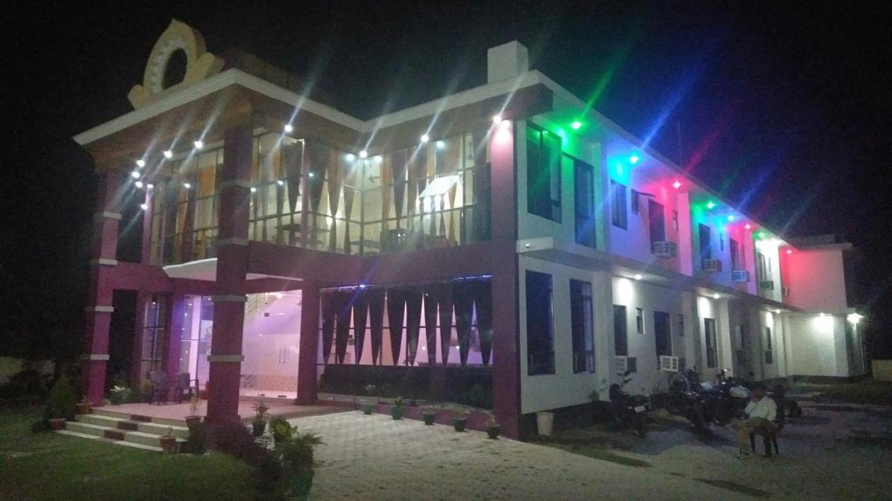 Hotel The Ideal Kushinagar Bagian luar foto