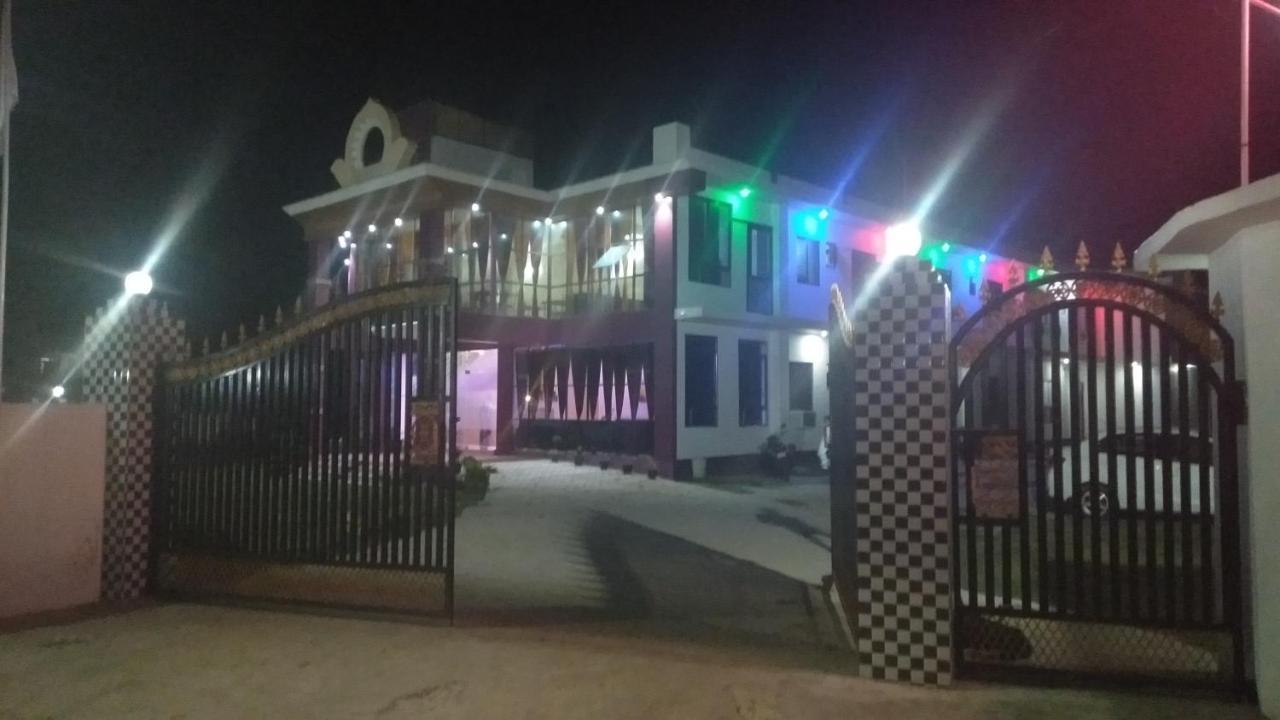 Hotel The Ideal Kushinagar Bagian luar foto