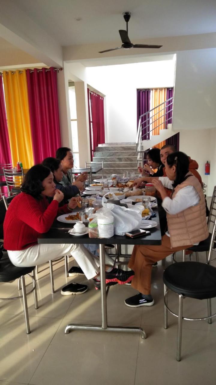 Hotel The Ideal Kushinagar Bagian luar foto