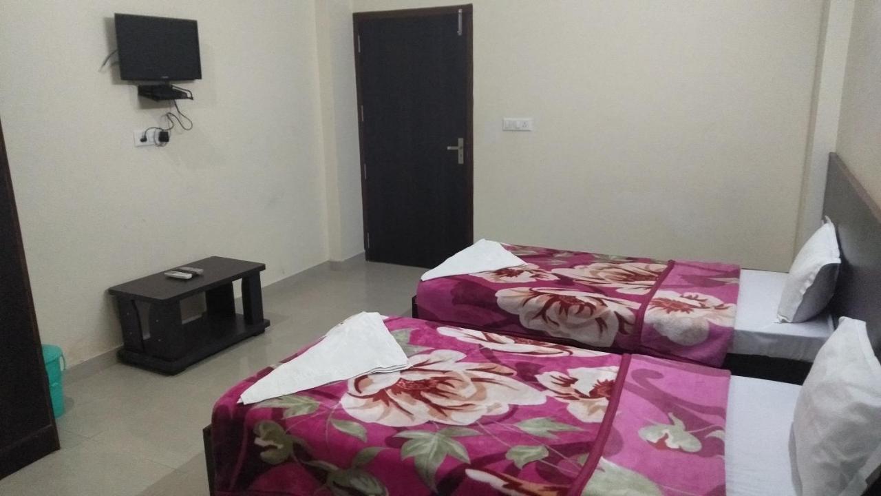 Hotel The Ideal Kushinagar Bagian luar foto