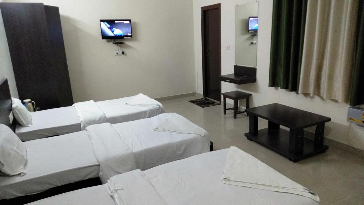 Hotel The Ideal Kushinagar Bagian luar foto