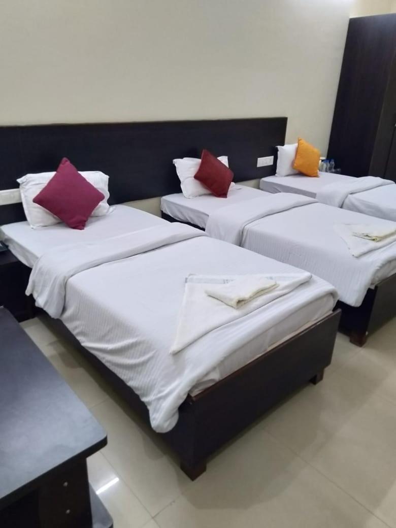 Hotel The Ideal Kushinagar Bagian luar foto