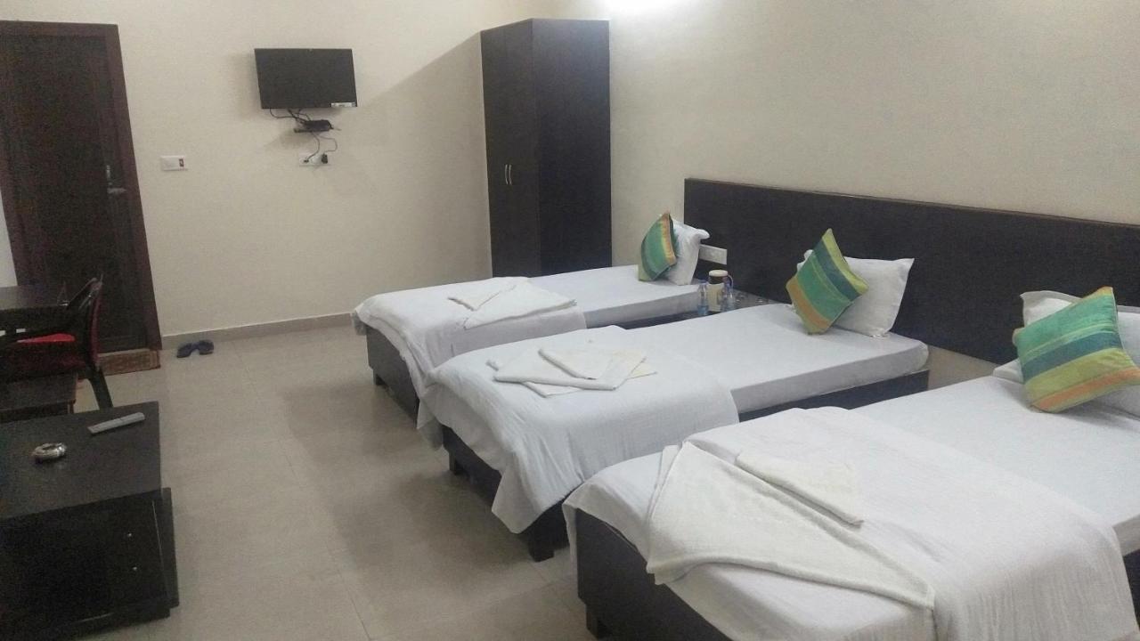 Hotel The Ideal Kushinagar Bagian luar foto
