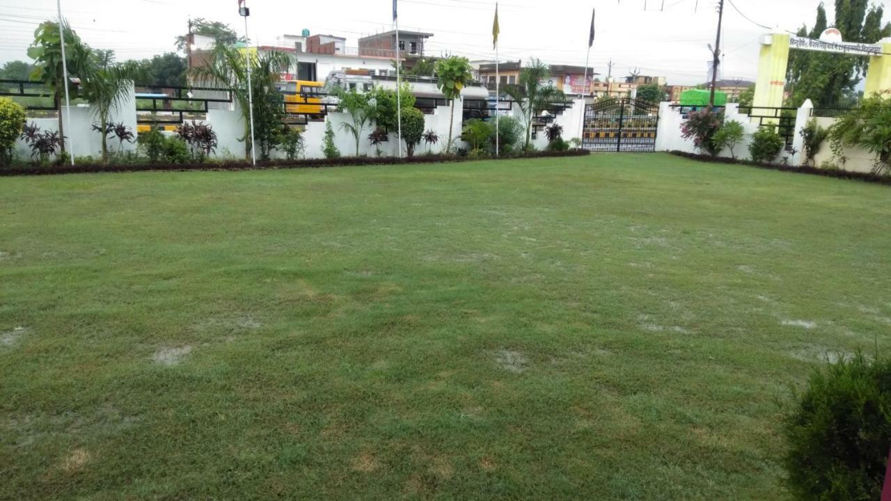 Hotel The Ideal Kushinagar Bagian luar foto