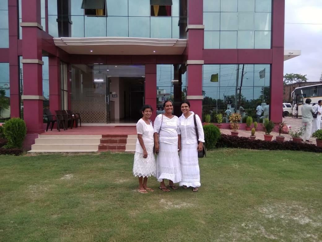 Hotel The Ideal Kushinagar Bagian luar foto