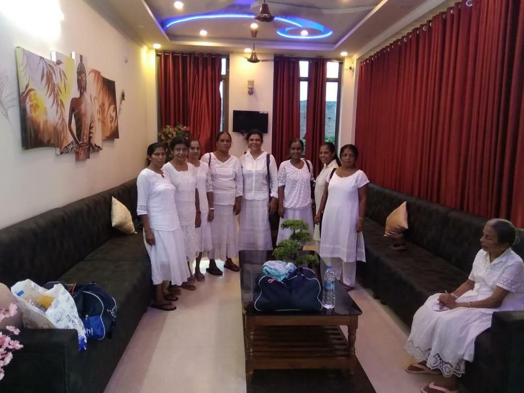 Hotel The Ideal Kushinagar Bagian luar foto