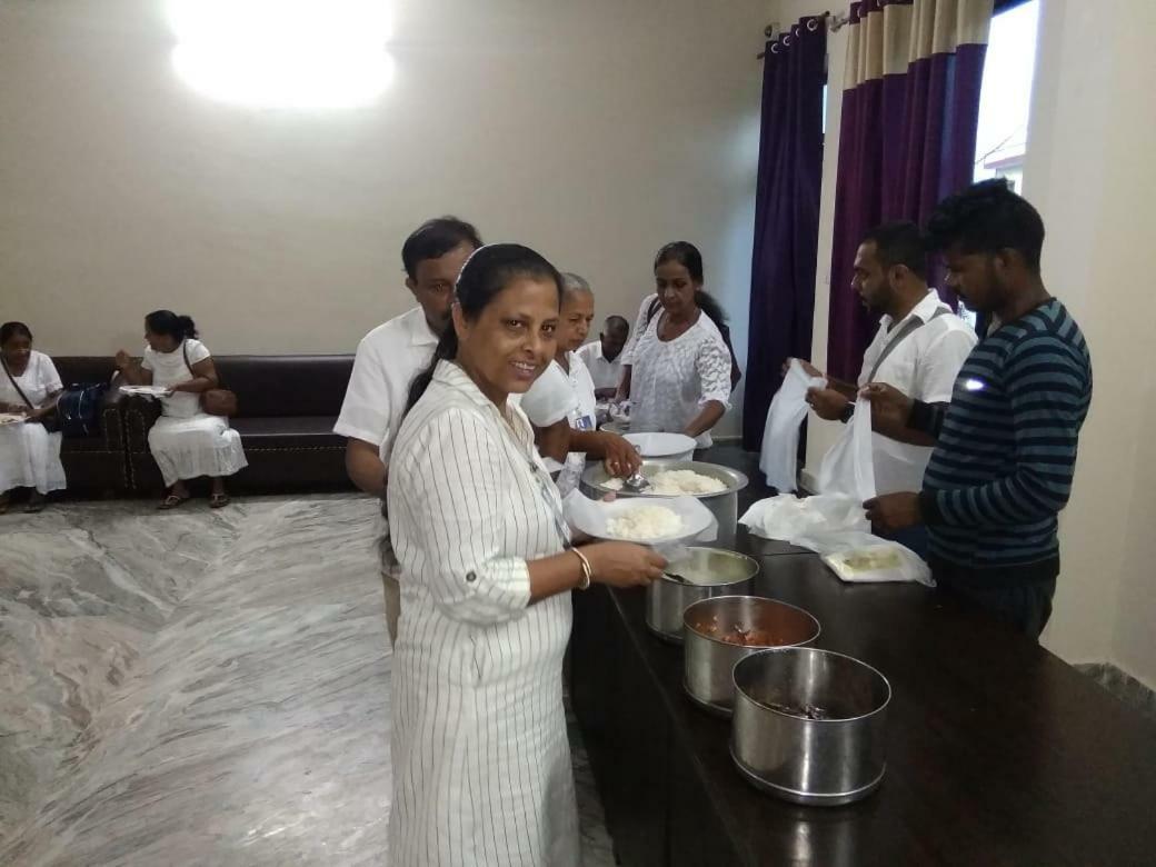 Hotel The Ideal Kushinagar Bagian luar foto