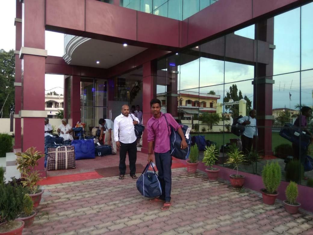 Hotel The Ideal Kushinagar Bagian luar foto