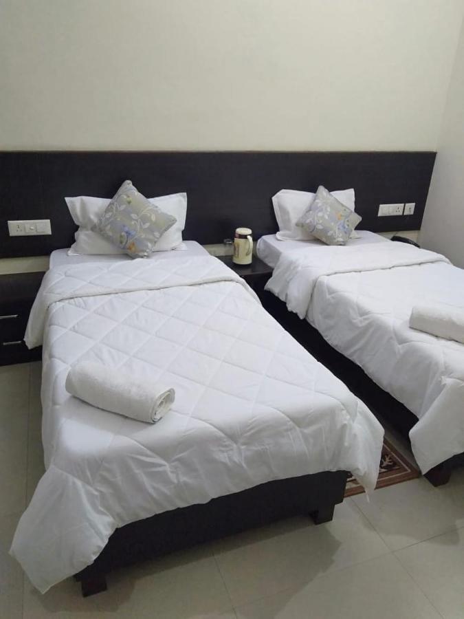 Hotel The Ideal Kushinagar Bagian luar foto