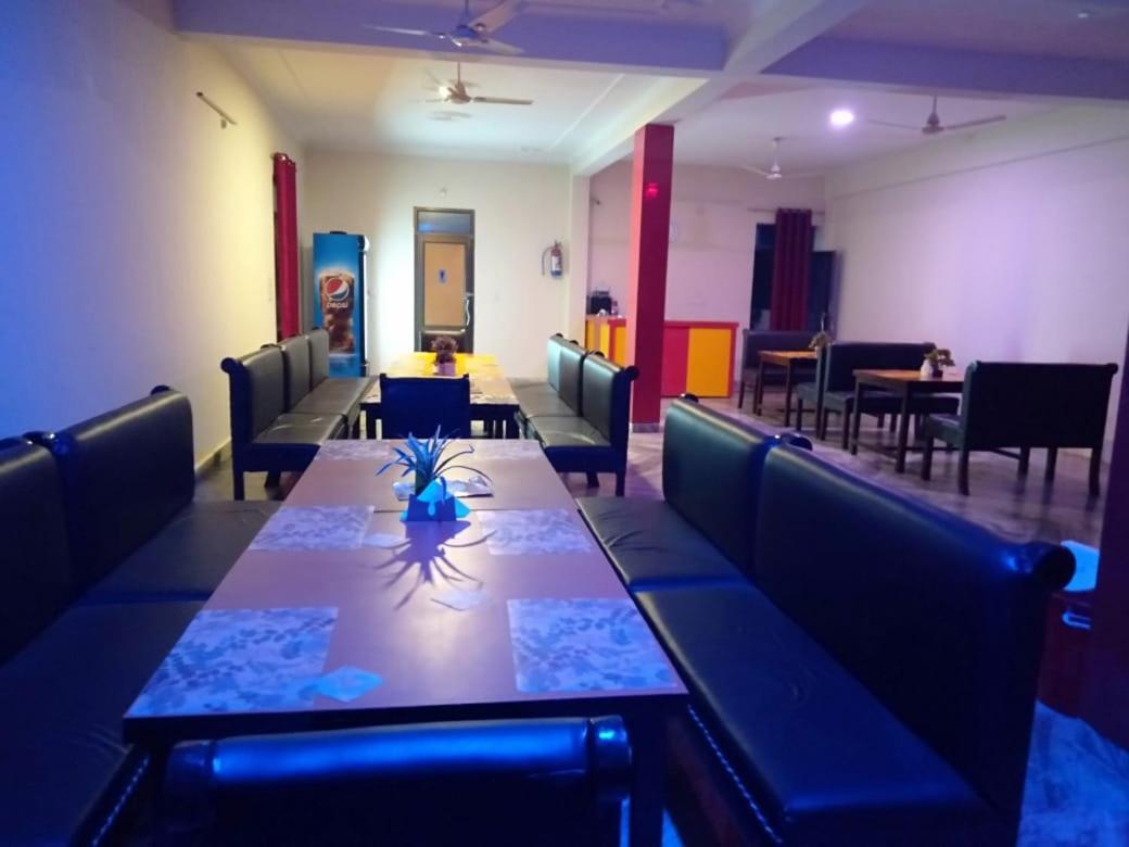 Hotel The Ideal Kushinagar Bagian luar foto