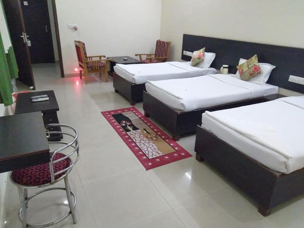 Hotel The Ideal Kushinagar Bagian luar foto