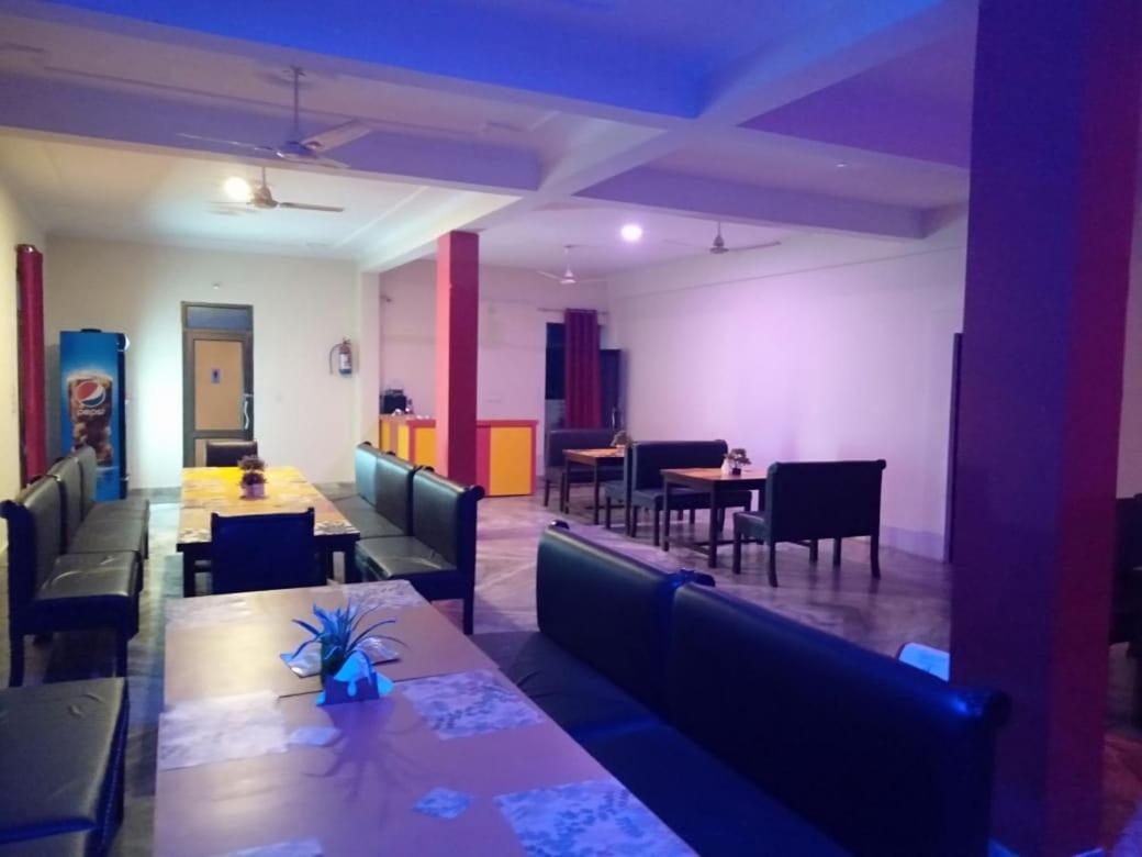 Hotel The Ideal Kushinagar Bagian luar foto